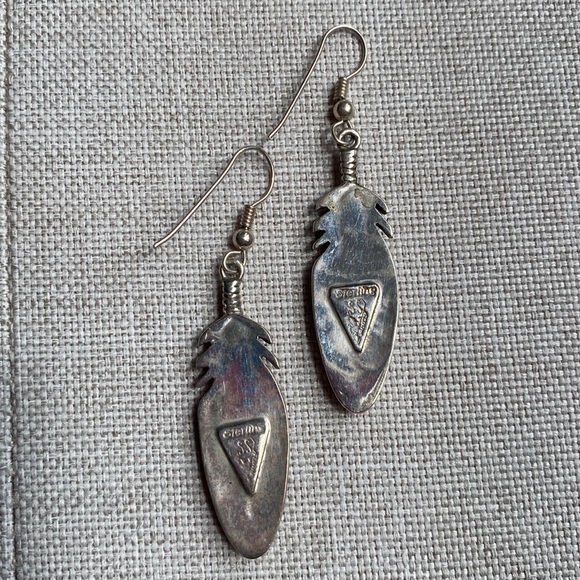 Native American “Amazing Lite Feather” Earrings By David Rosales - Picture 3 of 5